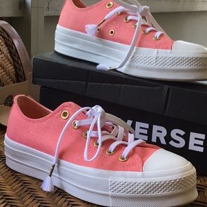 New Platform Lift shoes. Athletic shoes. Converse.
